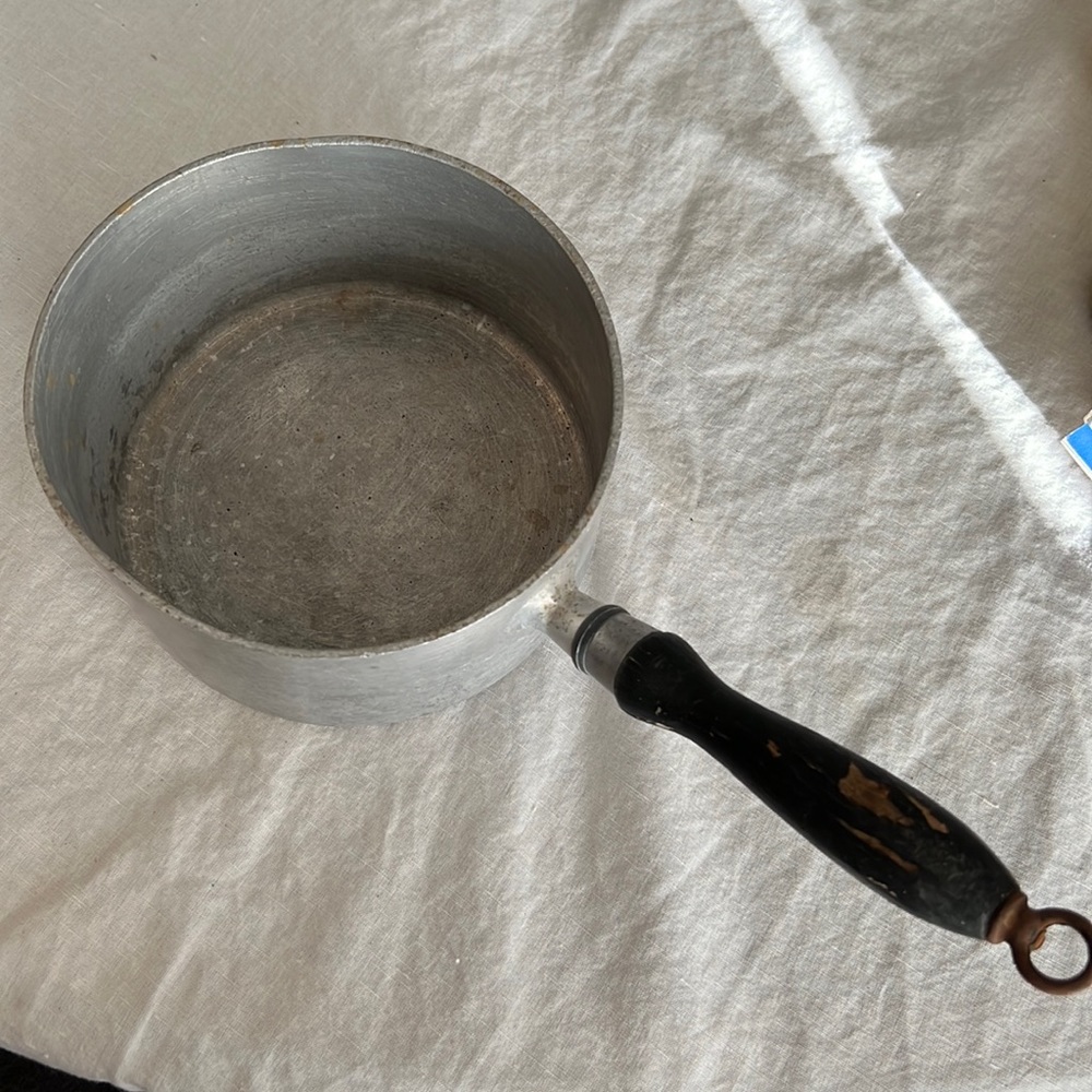 Very vintage Wear-Ever aluminum sauce pan, no lid
